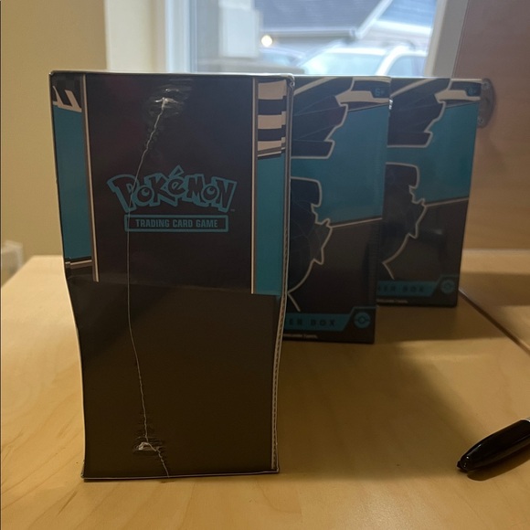 Pokemon Black Bolt Elite Trainer Box - Black and Blue - Picture 2 of 2